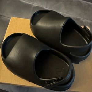 YEEZY SLIDE